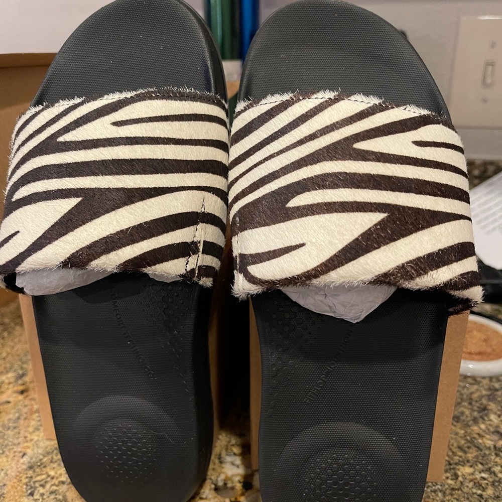 New Zebra FitFlop Slides size 8.